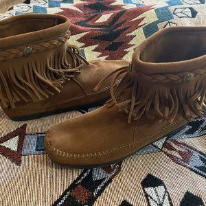 Minnetonka Ankle Boots Moccasins Women's 7.5 reg